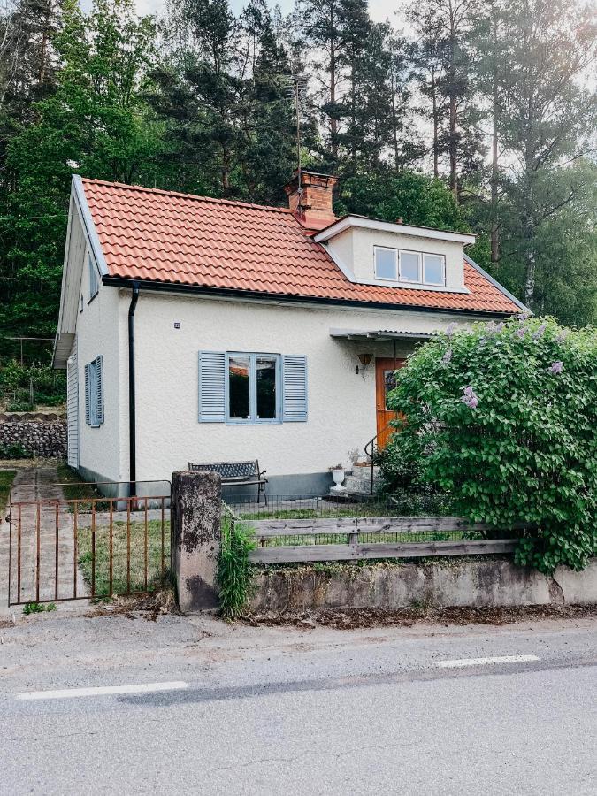 Charming House With Wood Stove Near Lake Virserum Екстериор снимка
